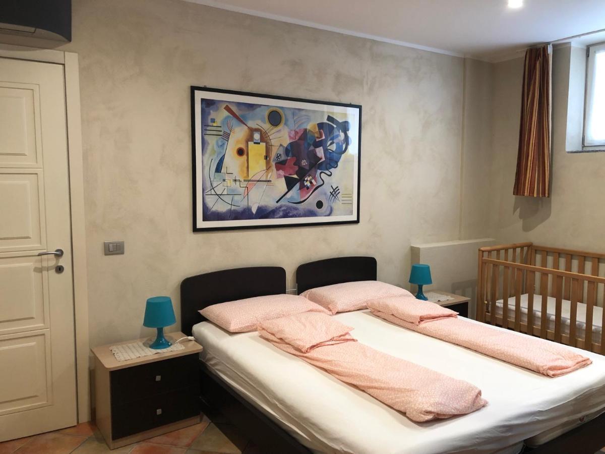 La Casa Blu Lägenhet Montegrosso dʼAsti Exteriör bild