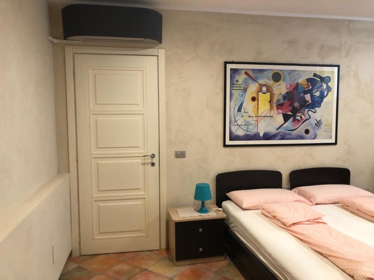 La Casa Blu Lägenhet Montegrosso dʼAsti Exteriör bild